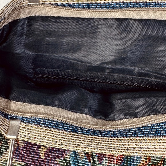 Tapestry handbag with metal handles - flowers and butterflies theme - Picture 5 of 7